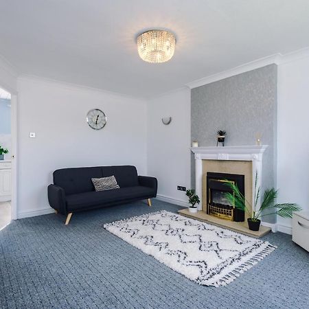 Family Friendly 3-Bed Home With Free Parking On Site Huddersfield Zewnętrze zdjęcie