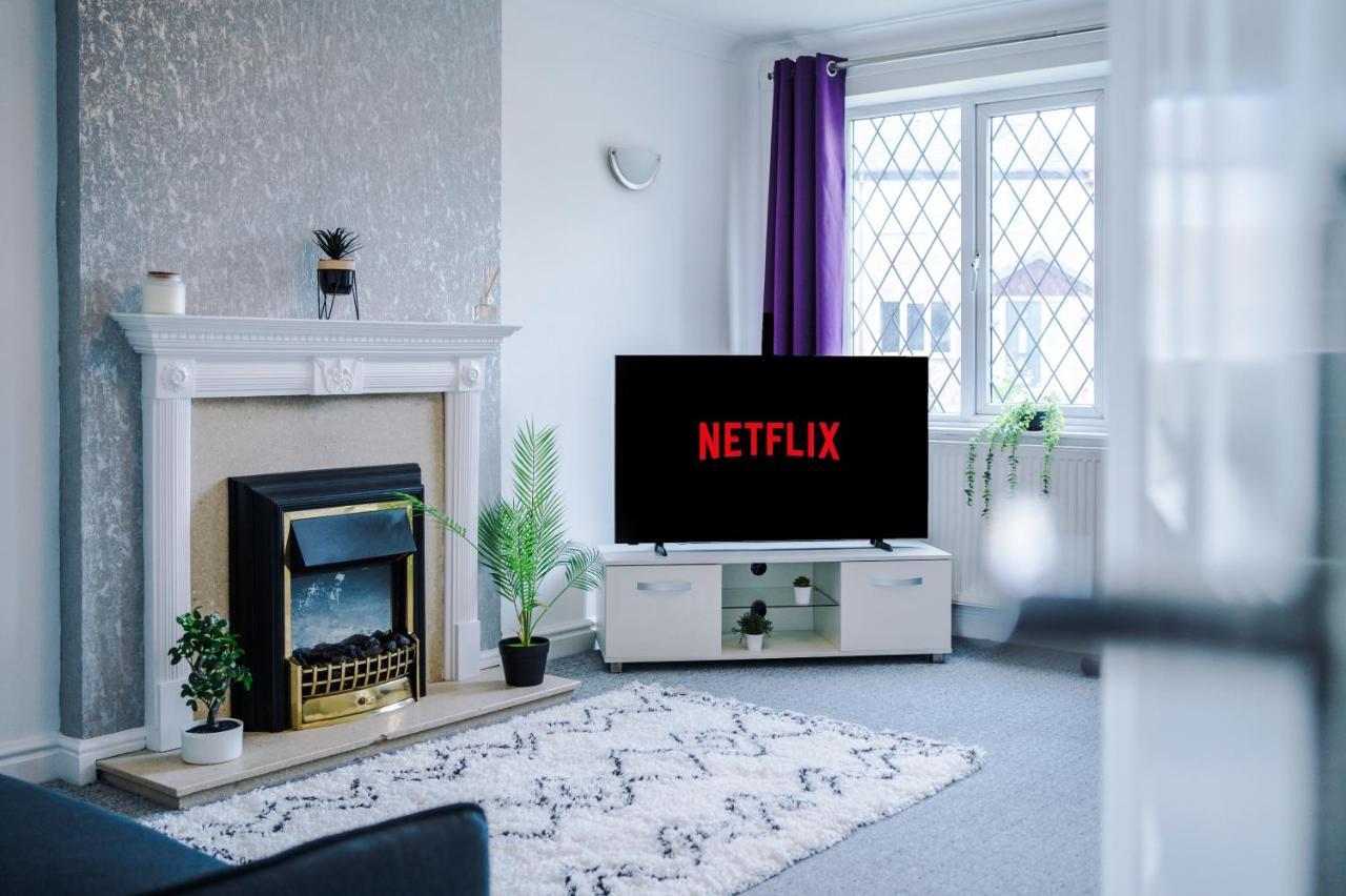 Family Friendly 3-Bed Home With Free Parking On Site Huddersfield Zewnętrze zdjęcie