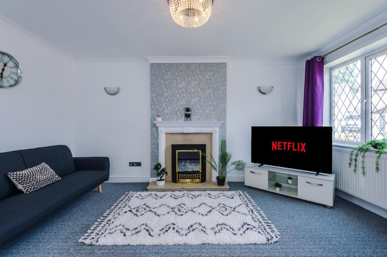 Family Friendly 3-Bed Home With Free Parking On Site Huddersfield Zewnętrze zdjęcie