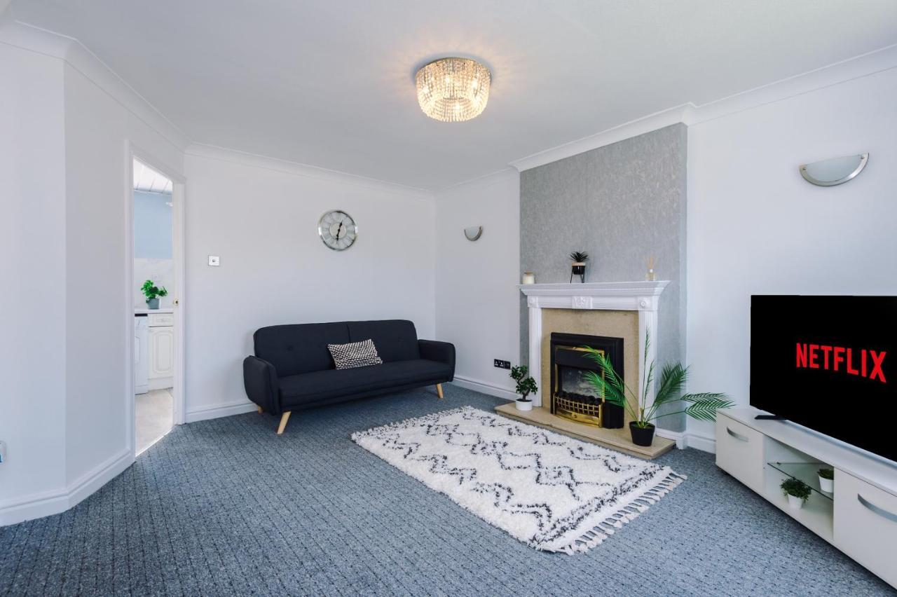 Family Friendly 3-Bed Home With Free Parking On Site Huddersfield Zewnętrze zdjęcie