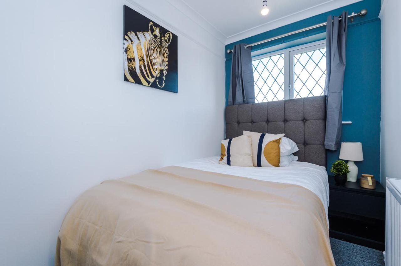 Family Friendly 3-Bed Home With Free Parking On Site Huddersfield Zewnętrze zdjęcie