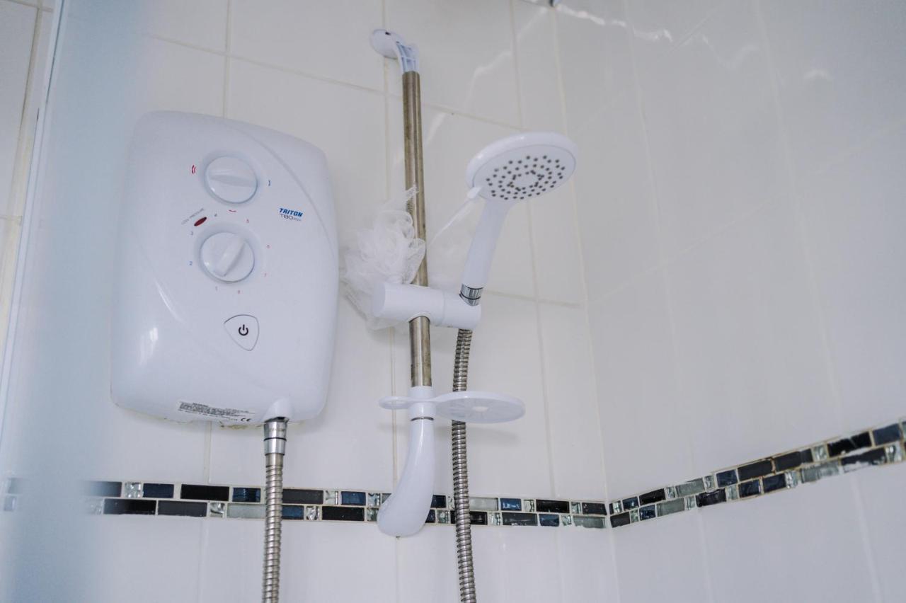 Family Friendly 3-Bed Home With Free Parking On Site Huddersfield Zewnętrze zdjęcie